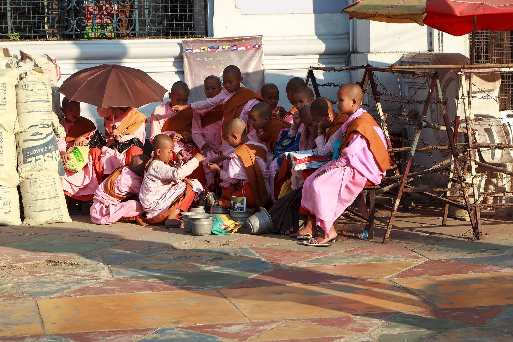 31-Young monks around the Sula Pagoda.jpg